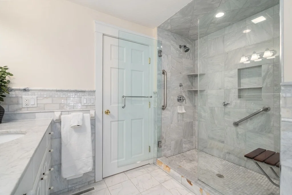 Photo of 468 Delano Rd