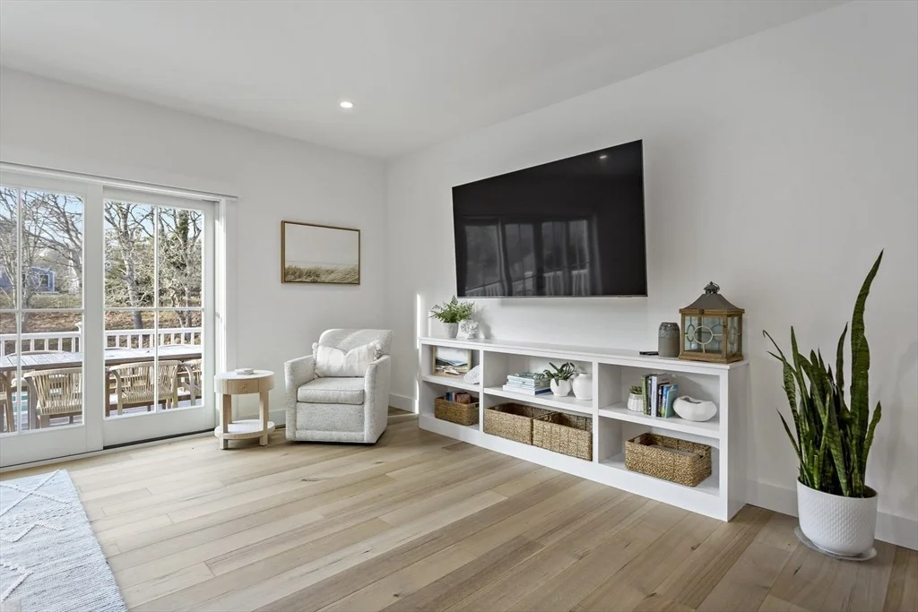 Photo of 1526 Hyannis Road