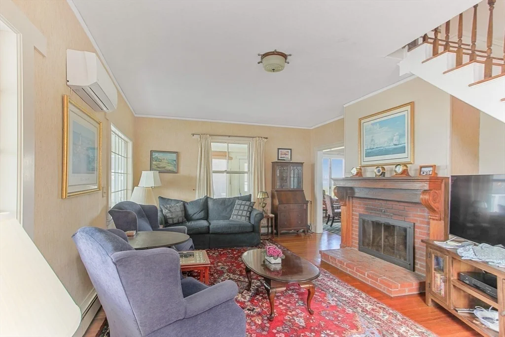Photo of 48 Holbrook Ave