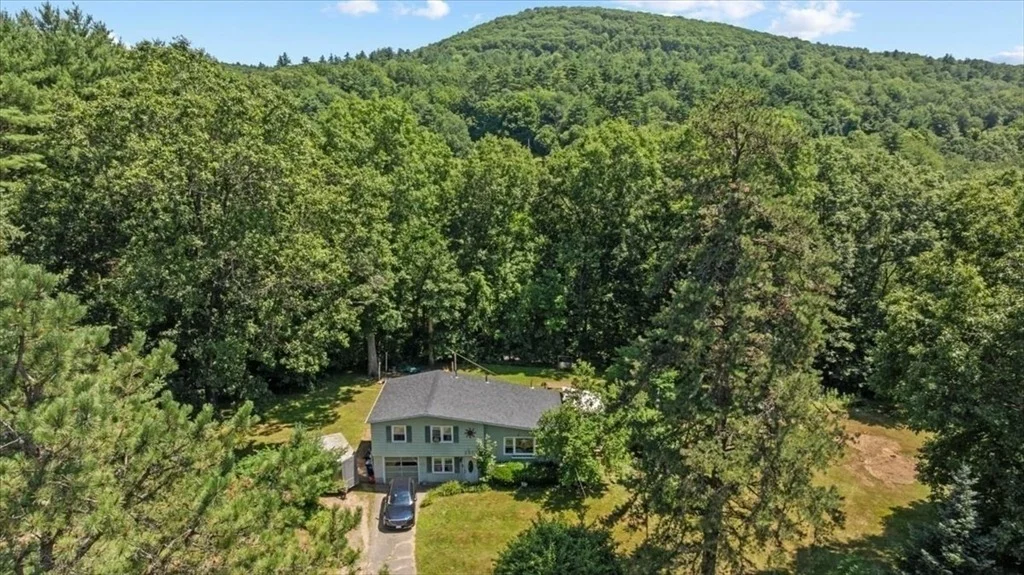 Photo of 237 Boston Rd