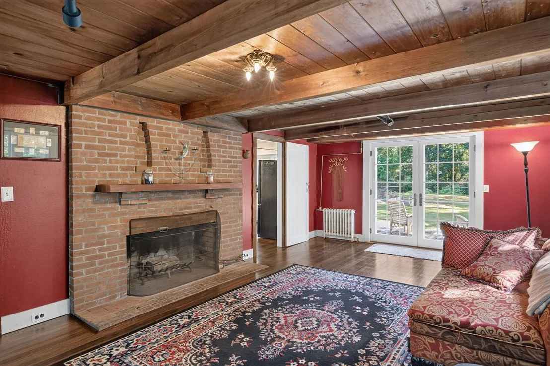Photo of 7 Carmen Ln