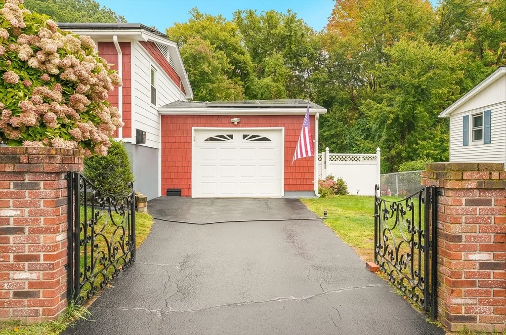 Photo of 42 Marique Dr