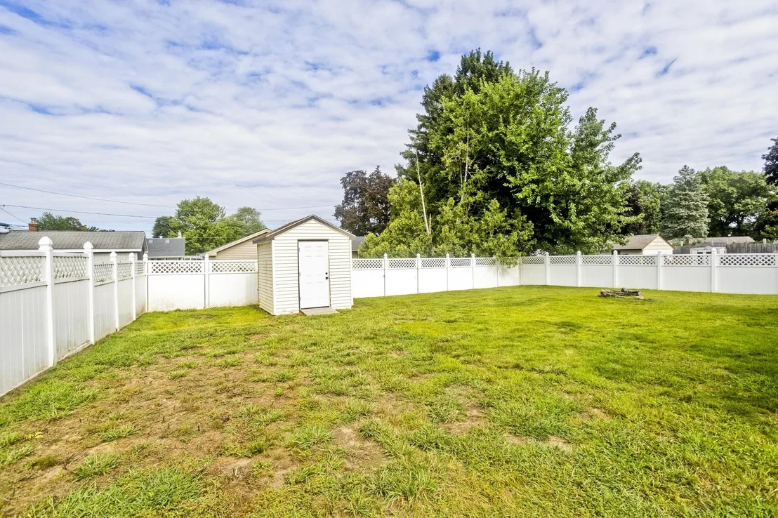 Photo of 956 Granby Rd