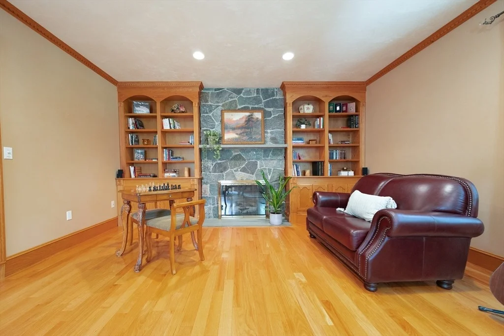 Photo of 25 Steeplechase Ln