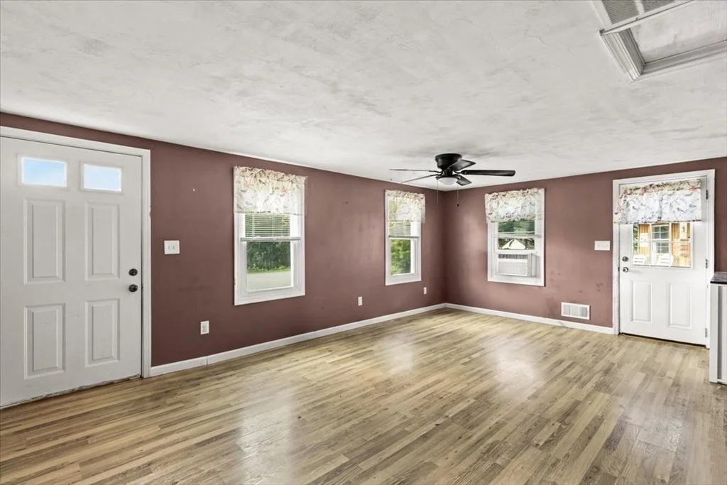 Photo of 28 Sunset Blvd