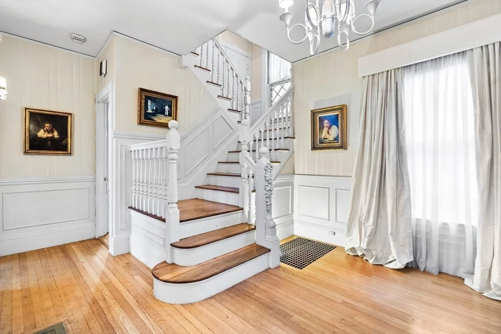 Photo of 16 Central St