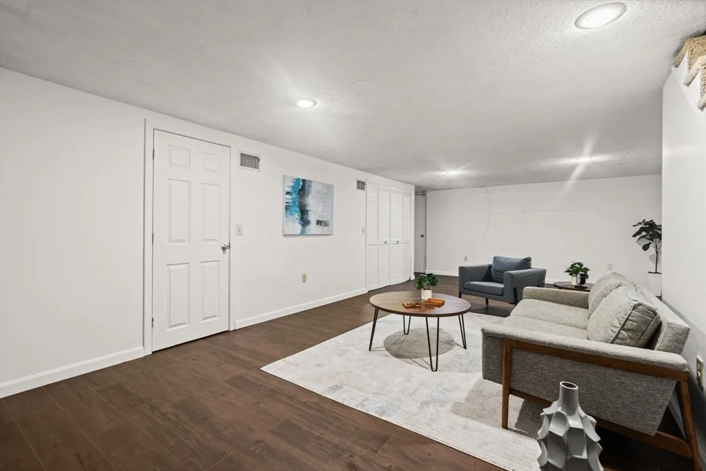 Photo of Unit 1 at 1 Beth Cir