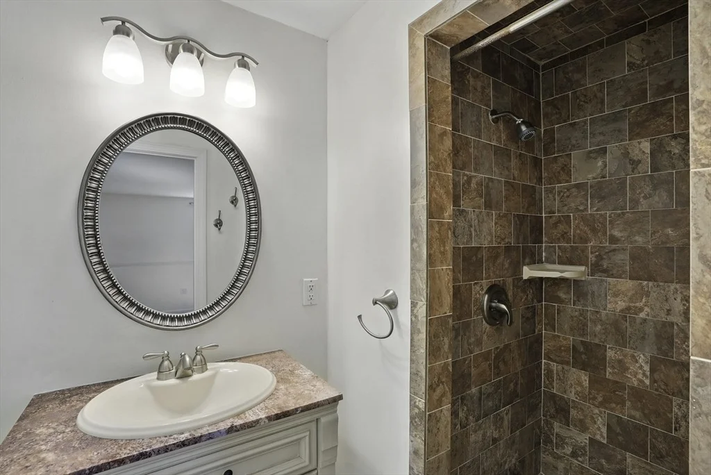 Photo of 10 Diantonio Dr