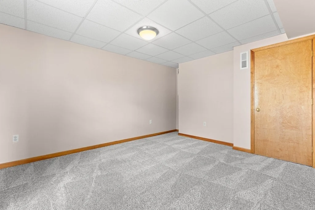 Photo of 44 Sylvanus Wood Ln