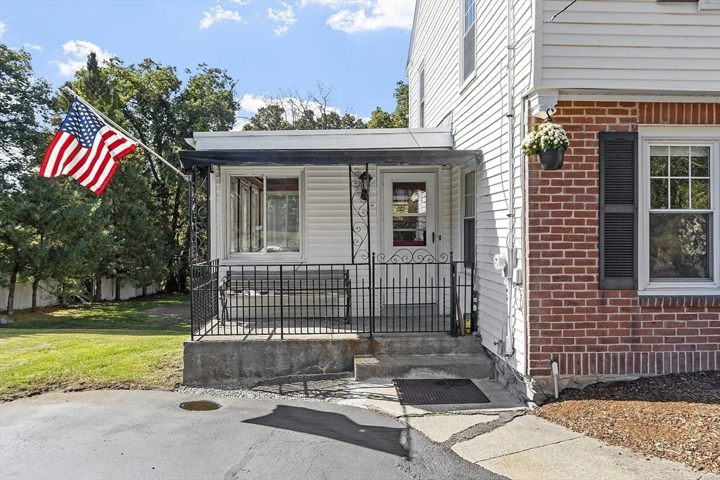 Photo of 256 Massasoit Rd