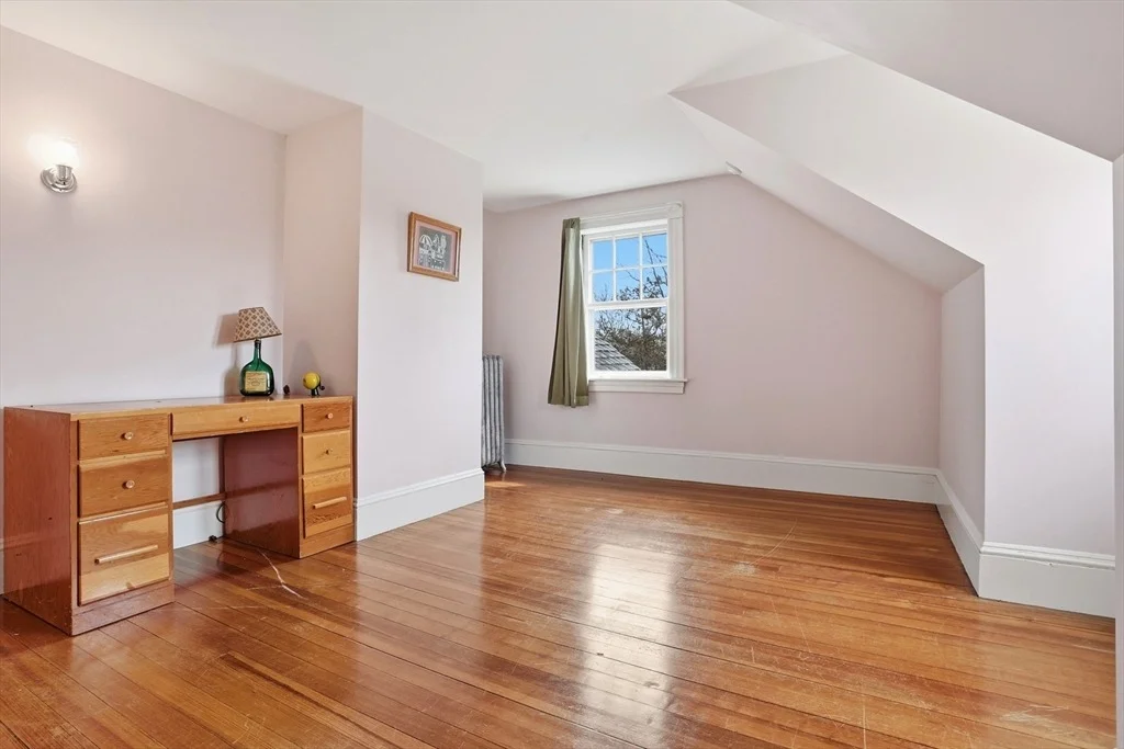 Photo of 242 Lexington Rd