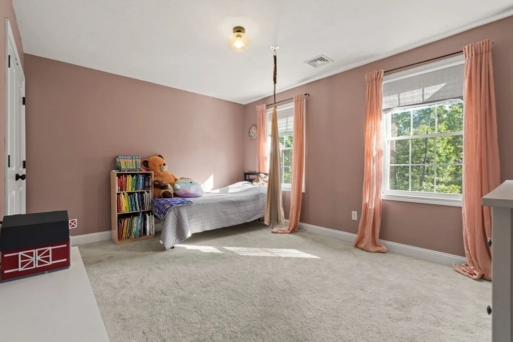 Photo of 17 Pond Edge Trl