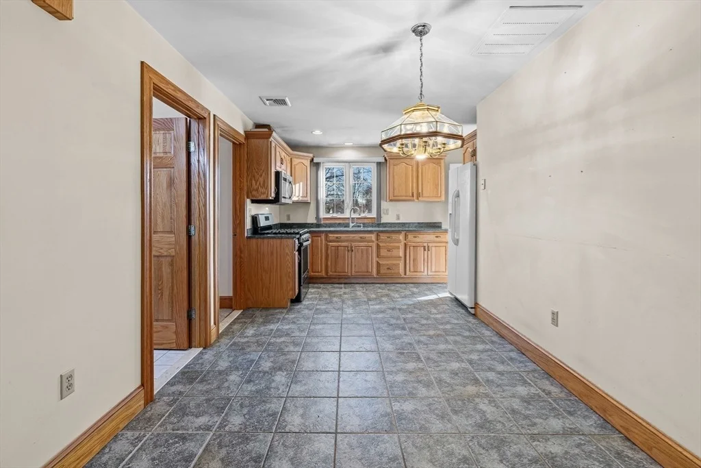 Photo of 7 Deerfield Ln