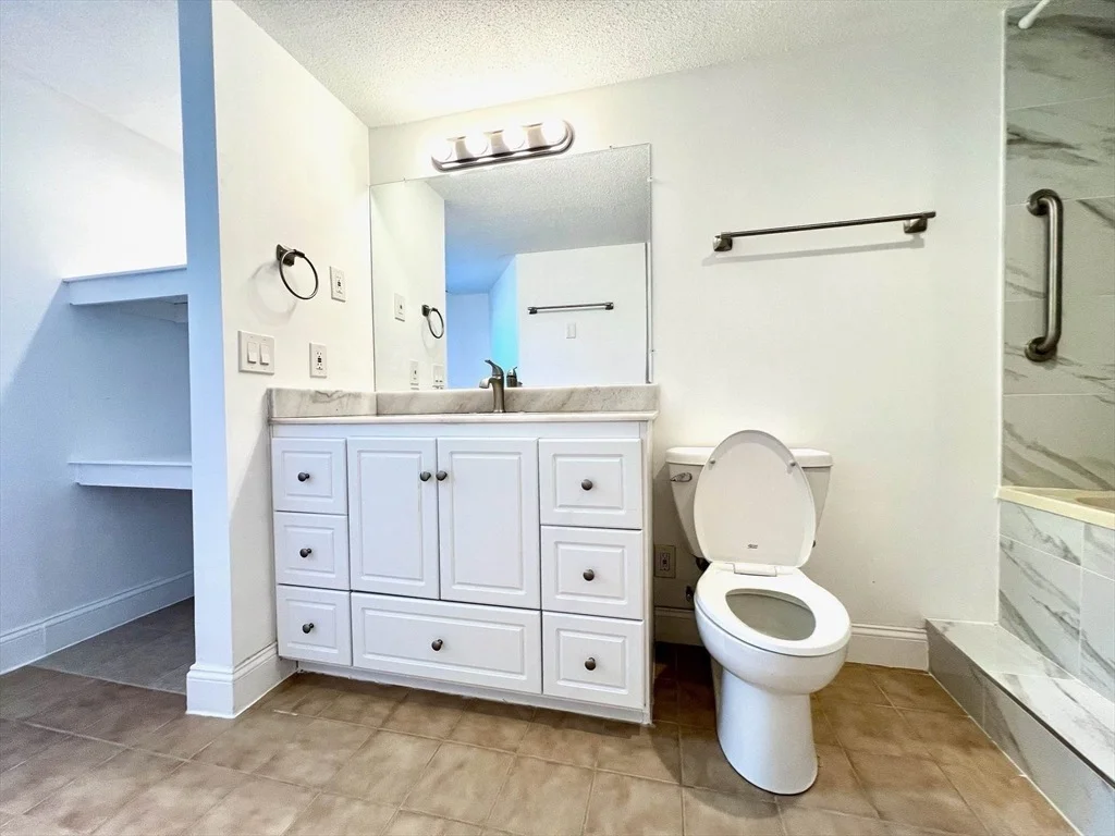 Photo of Unit 194 at 194 Captain Eames Cir
