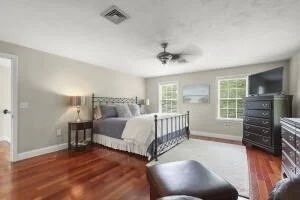 Photo of 5 Lancaster Ln