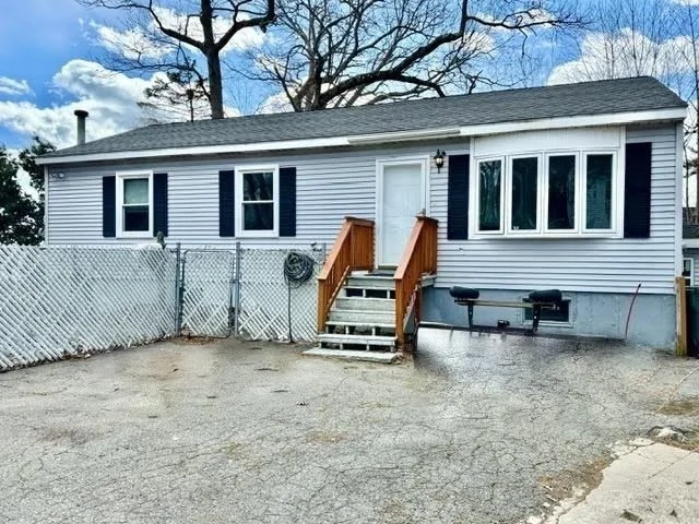 Photo of 124 Range Ave