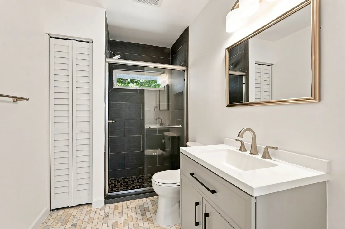 Photo of 204 River Dr