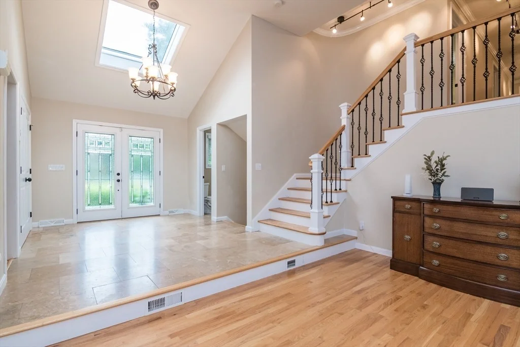 Photo of 42 Elizabeth Cir