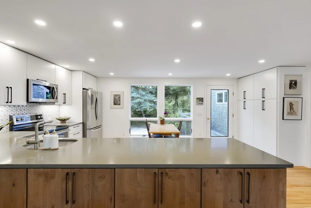 Photo of 225 Coles Neck Rd