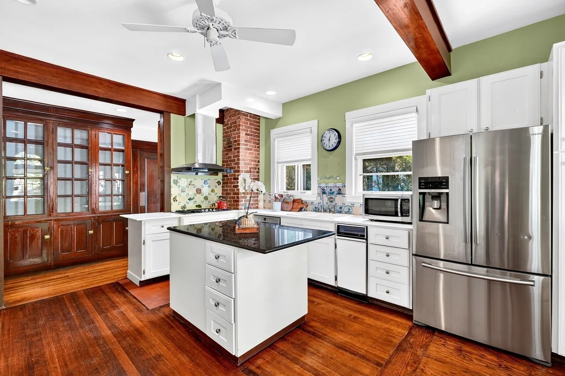 Photo of 127 Commonwealth Ave