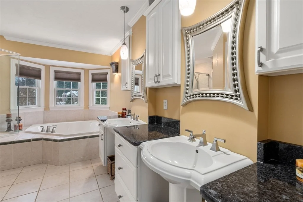 Photo of 18 Lexington Cir
