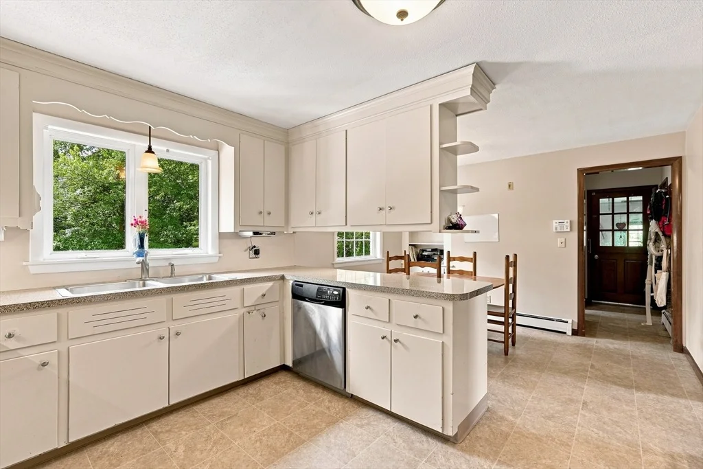 Photo of 261 Bay Road