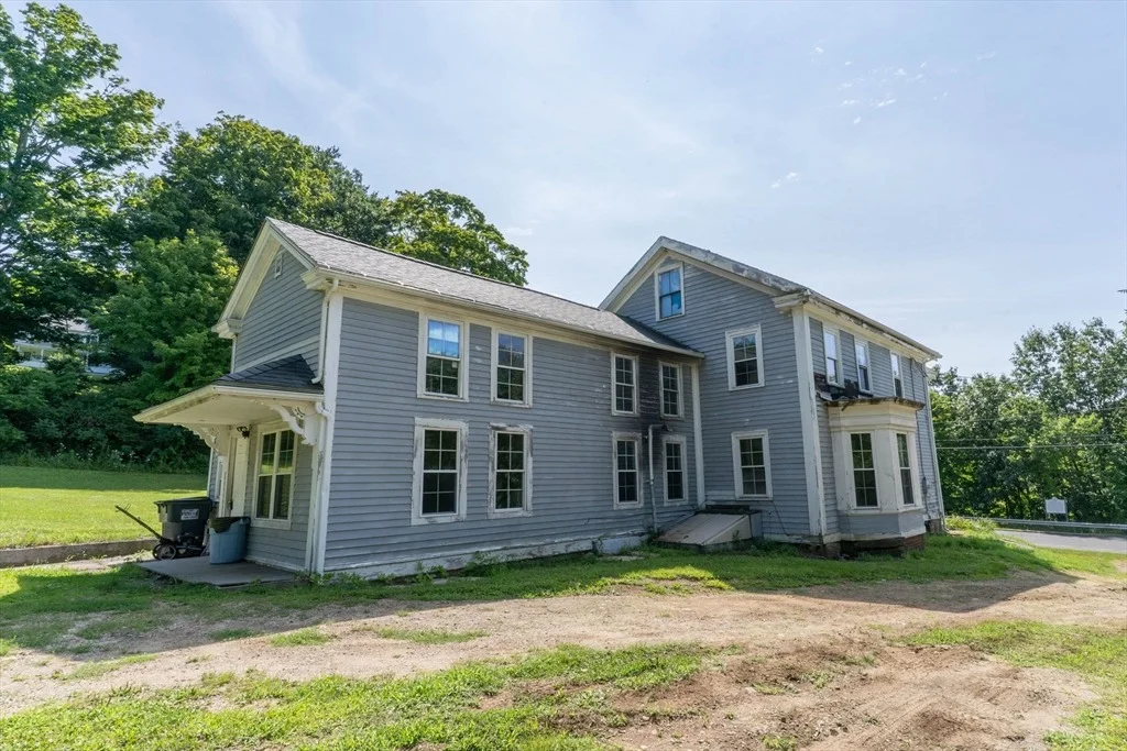 Photo of 1166 Main St