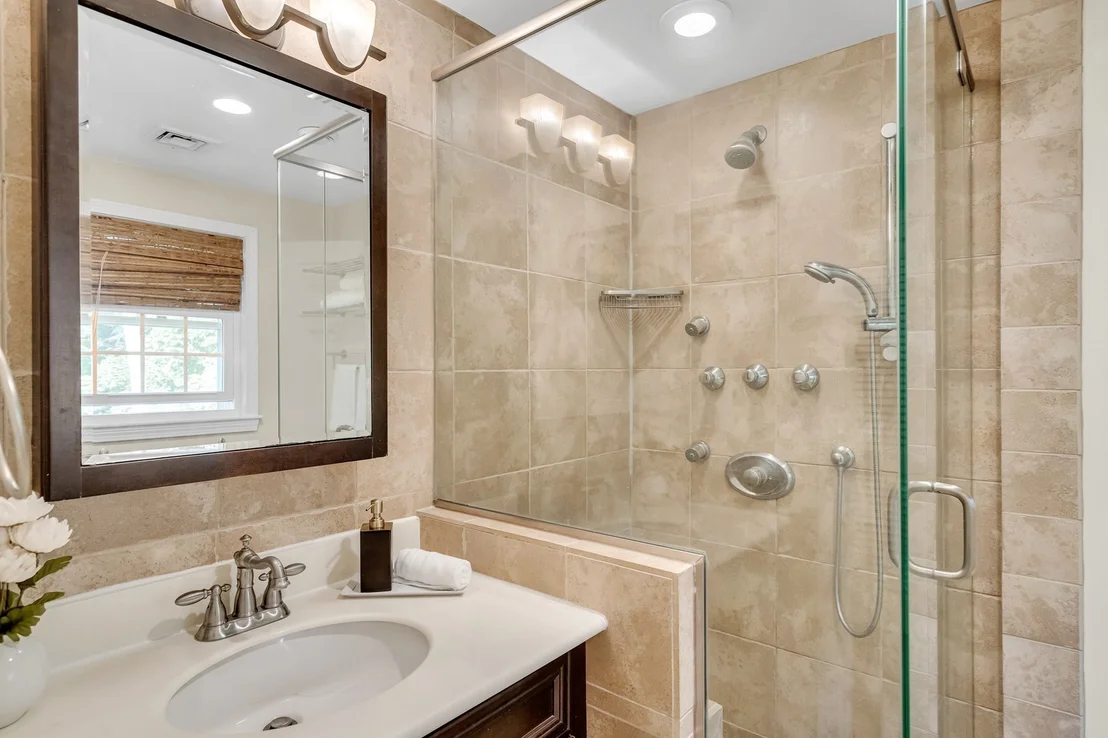 Photo of 8 Barry Dr