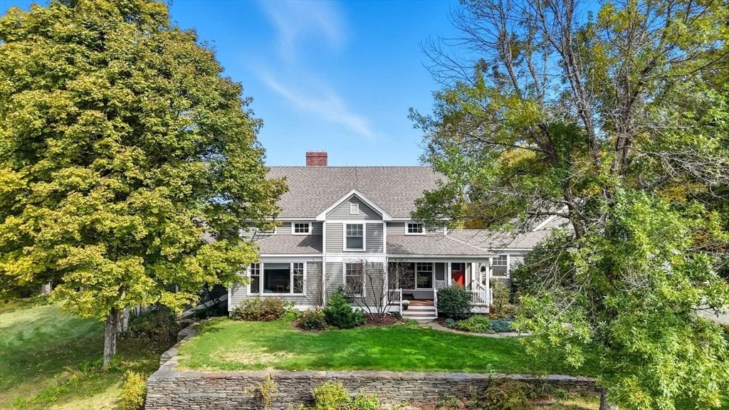 Photo of 901 Roaring Brook Road