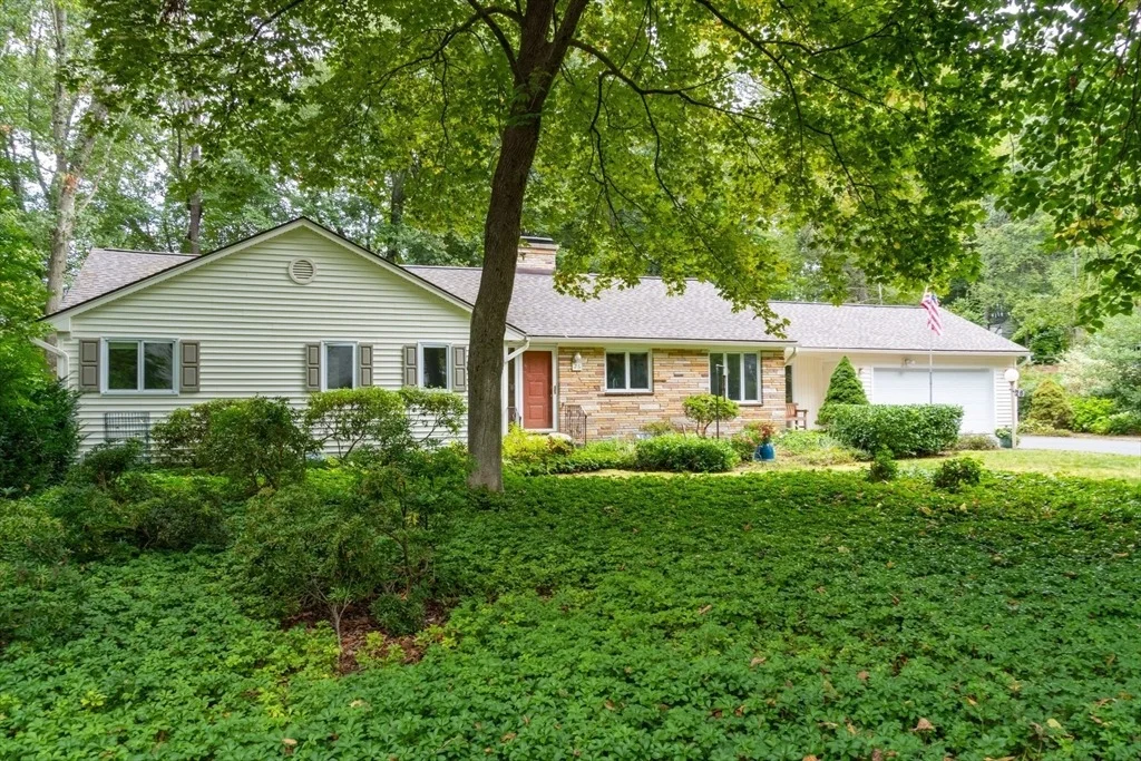 Photo of 26 White Oaks Dr