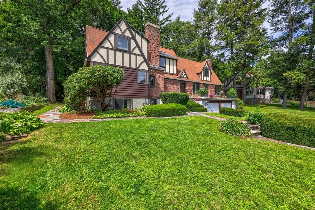 Photo of 6 Old Brook Dr