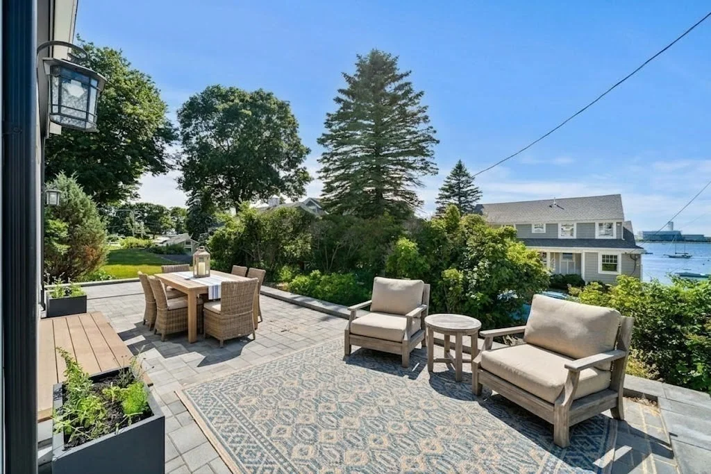 Photo of 10 Naugus Ave
