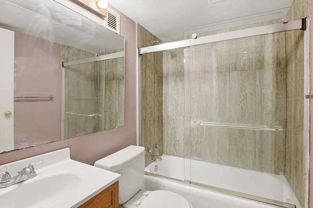 Photo of Unit 310 at 70 Southbridge Street