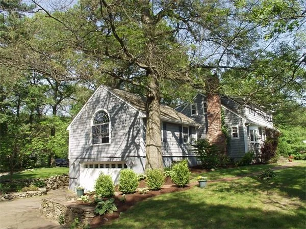 Photo of 35 Crest Rd