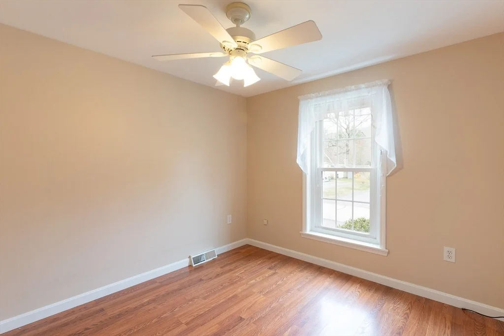 Photo of 18 Fox Run