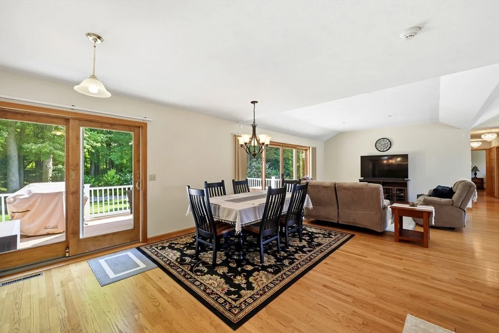 Photo of 142 Oak Knoll Cir