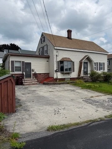 Photo of 438 Riverside St