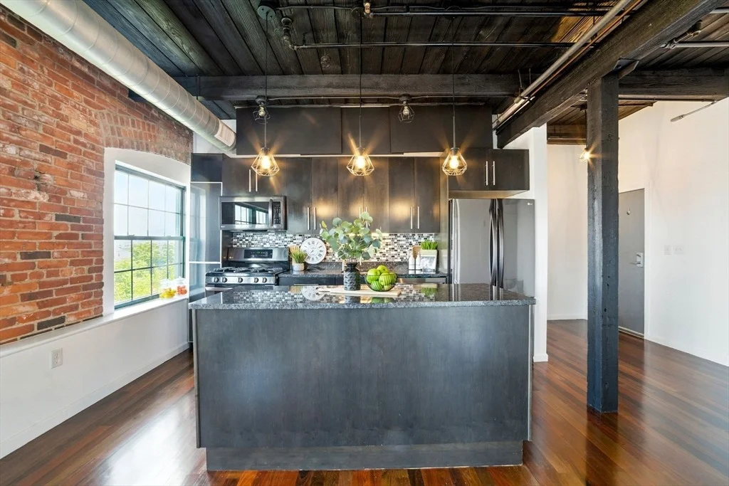 Photo of Unit 406 at 210 Broadway