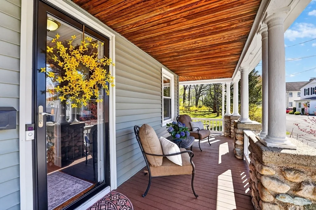 Photo of 4 Lakeside Drive