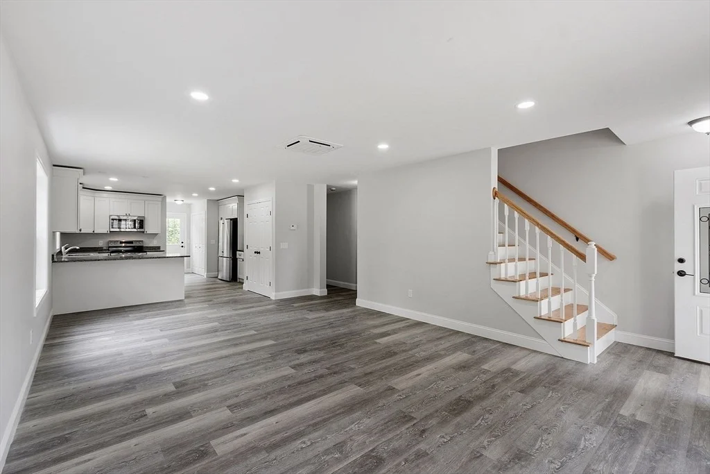 Photo of 572 Pleasant St