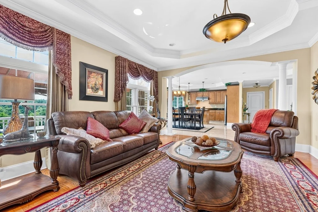 Photo of 385 Scott Rd