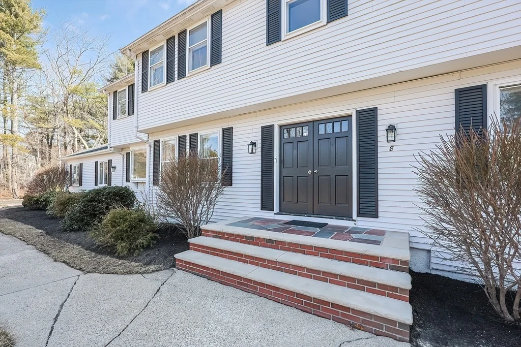 Photo of 8 Chickering Ln