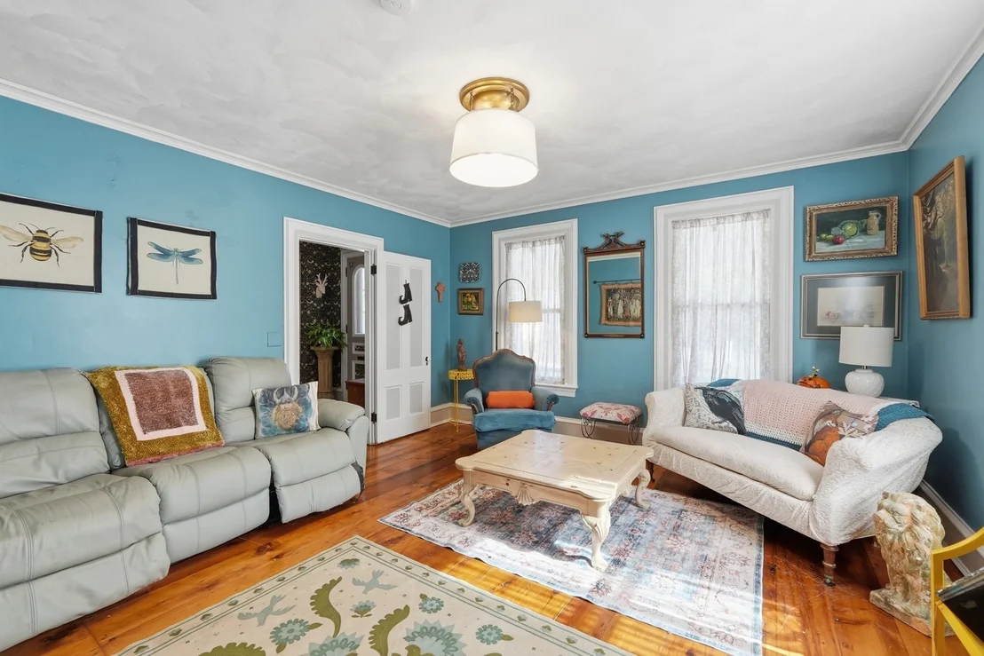 Photo of 165 Holden St