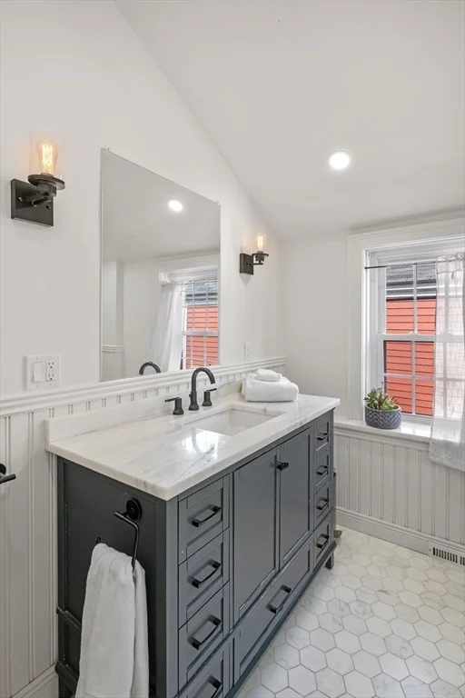 Photo of 15 River St