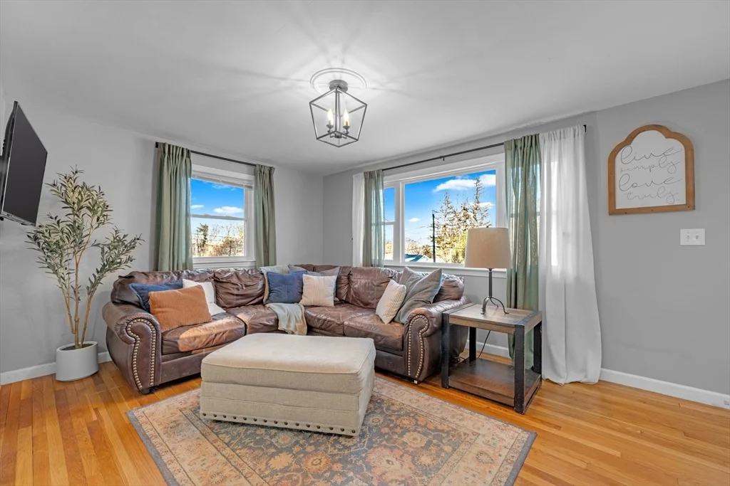 Photo of 8 Sunset Dr