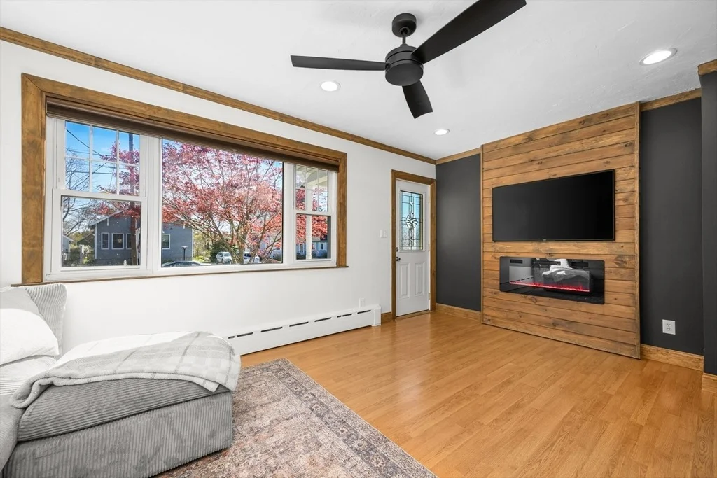 Photo of 186 Compos St