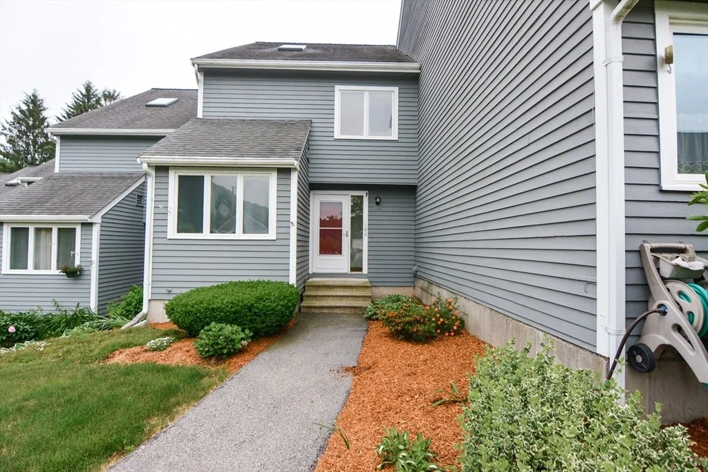 Photo of Unit 106 at 31 Blithewood Avenue