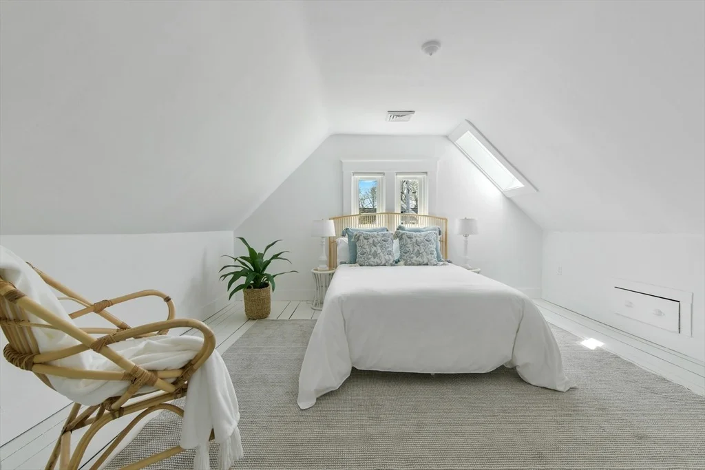 Photo of 689 Main Street