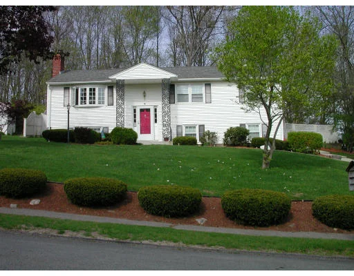 Photo of 8 Old Brook Cir