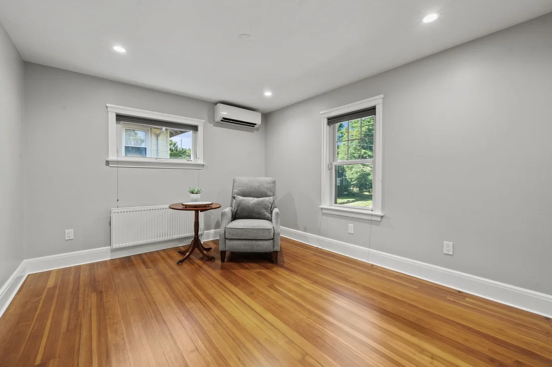 Photo of 49 Lynde Ave